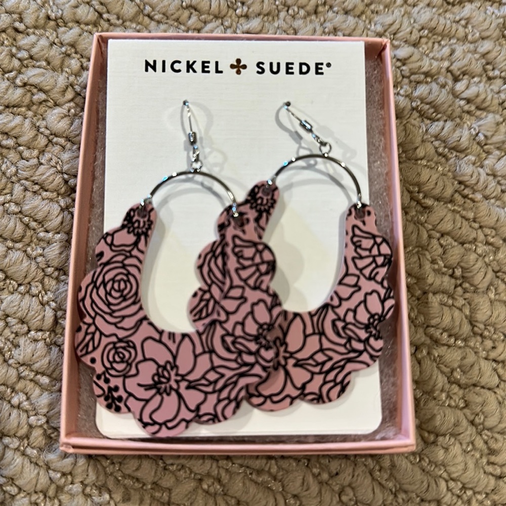Nickel and suede pink leather earrings